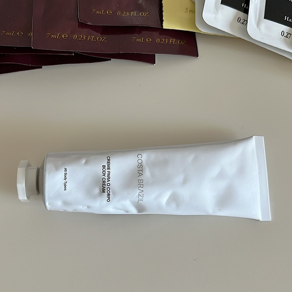 Oribe, Sisley, Diptyque, Laura Mercier | Lux Travel Kit - Picture 9 of 11